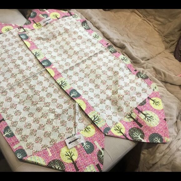 NWT Hand Crafted Set of 2 Runners - Picture 2 of 13